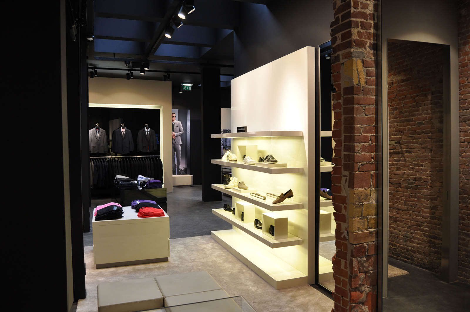 Hugo Boss store, Haarlem • Jeroen de Nijs architect • interior • bni