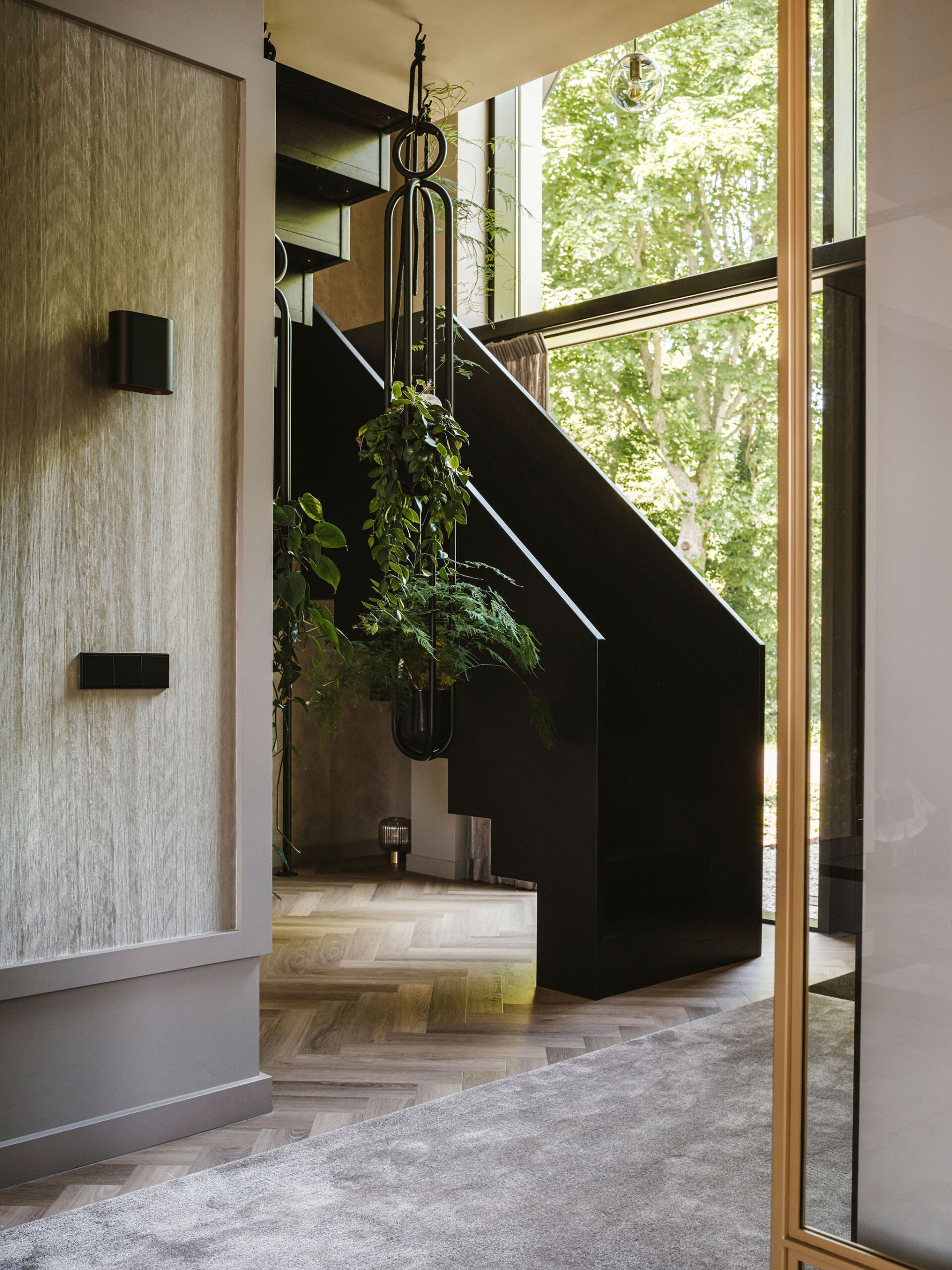 jeroen-de-nijs-hotel-chique-villa-alkmaar-fireplace-stairway