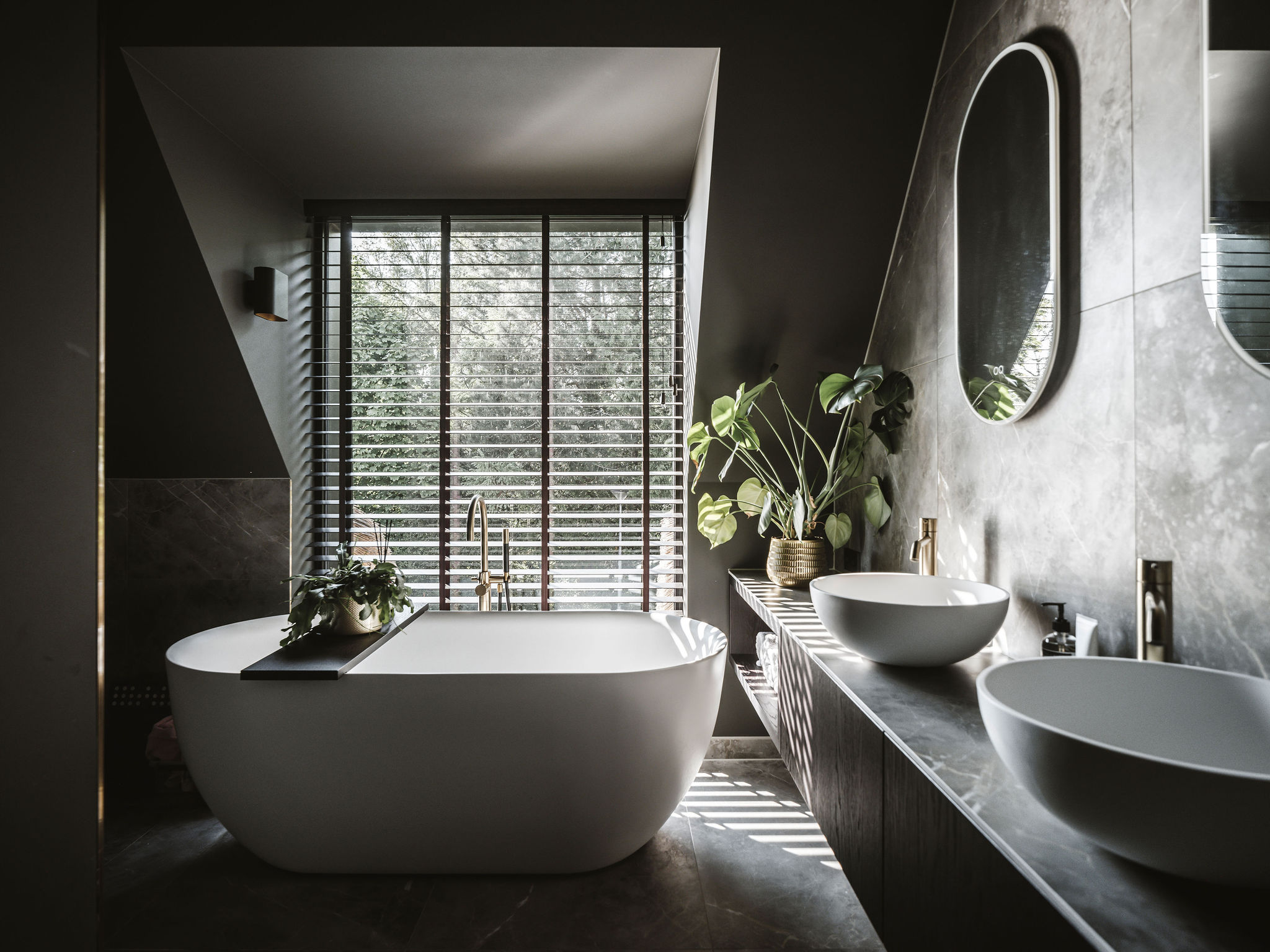 jeroen-de-nijs-hotel-chique-villa-alkmaar-bathroom-bath