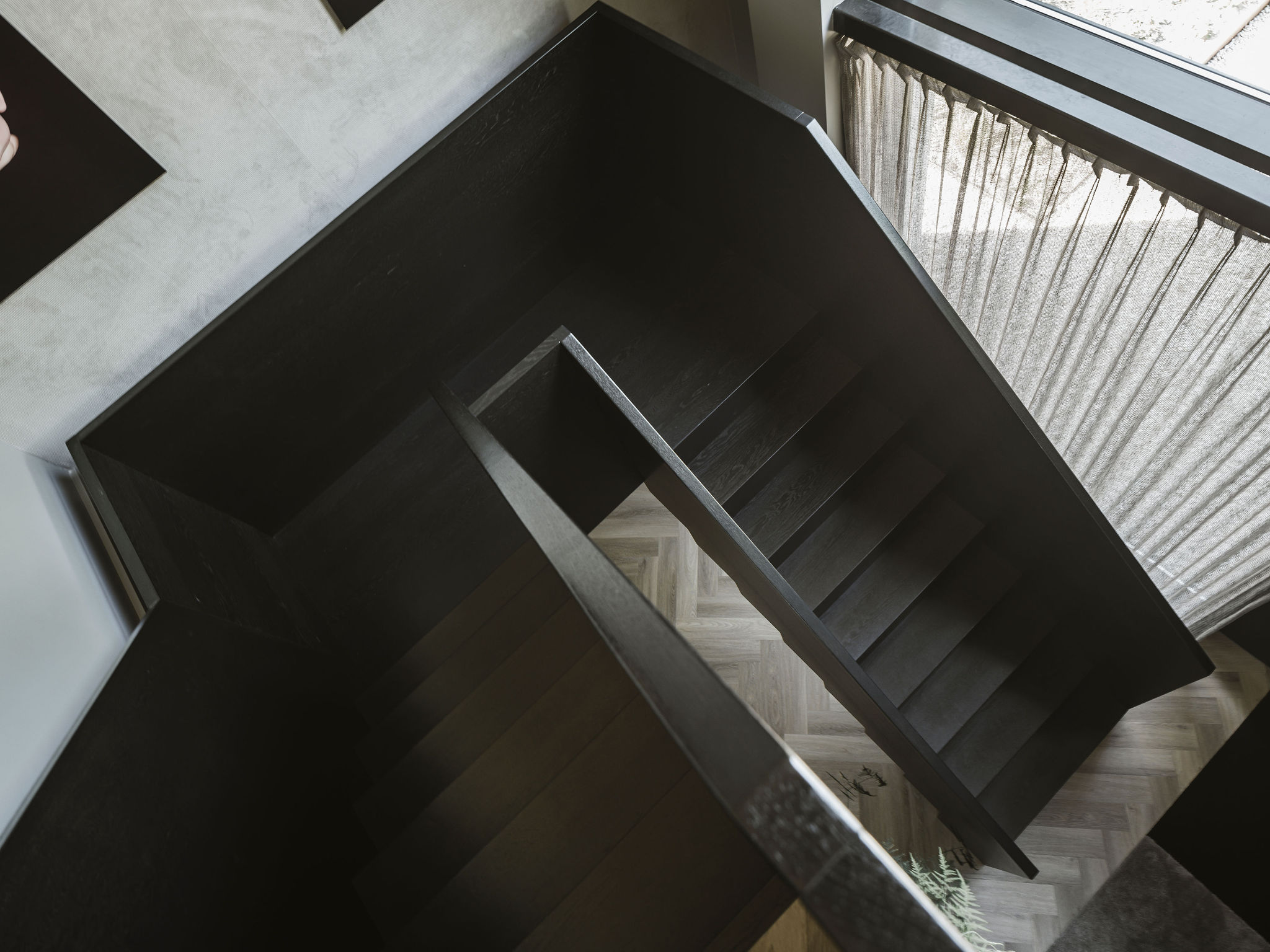 jeroen-de-nijs-alkmaar-villa-luxury-stairway